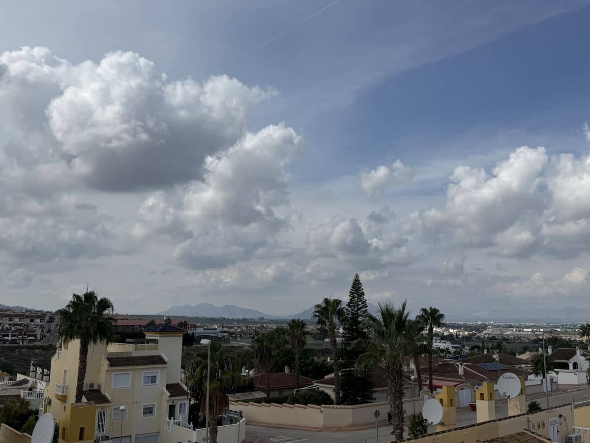 3 soverom Kjedet enebolig til salgs i Benimar med svømmebasseng garasje - € 235 000 (Ref: 9319723)