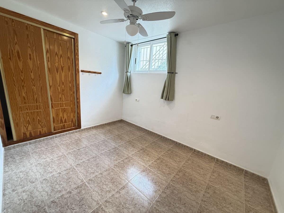 3 soverom Kjedet enebolig til salgs i Benimar med svømmebasseng garasje - € 235 000 (Ref: 9319723)