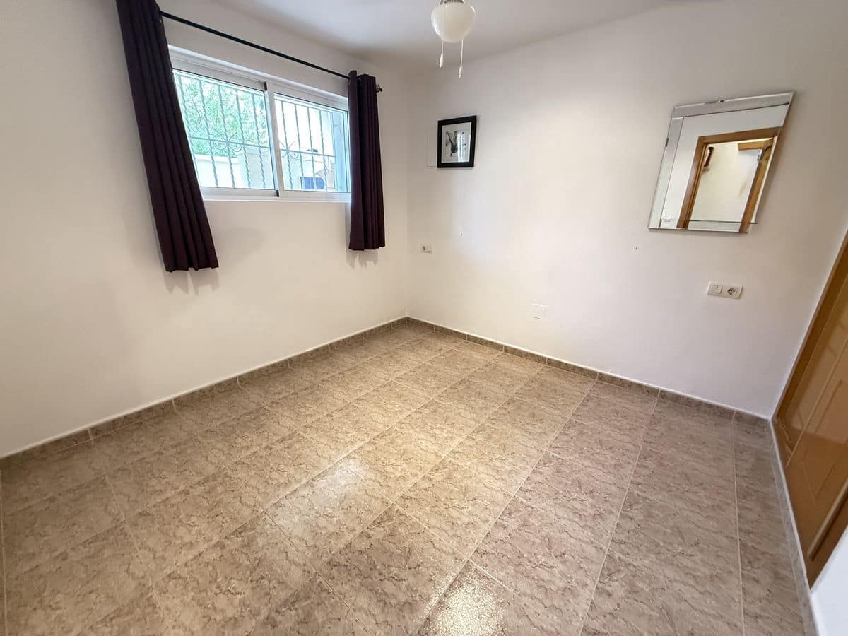 3 soverom Kjedet enebolig til salgs i Benimar med svømmebasseng garasje - € 235 000 (Ref: 9319723)