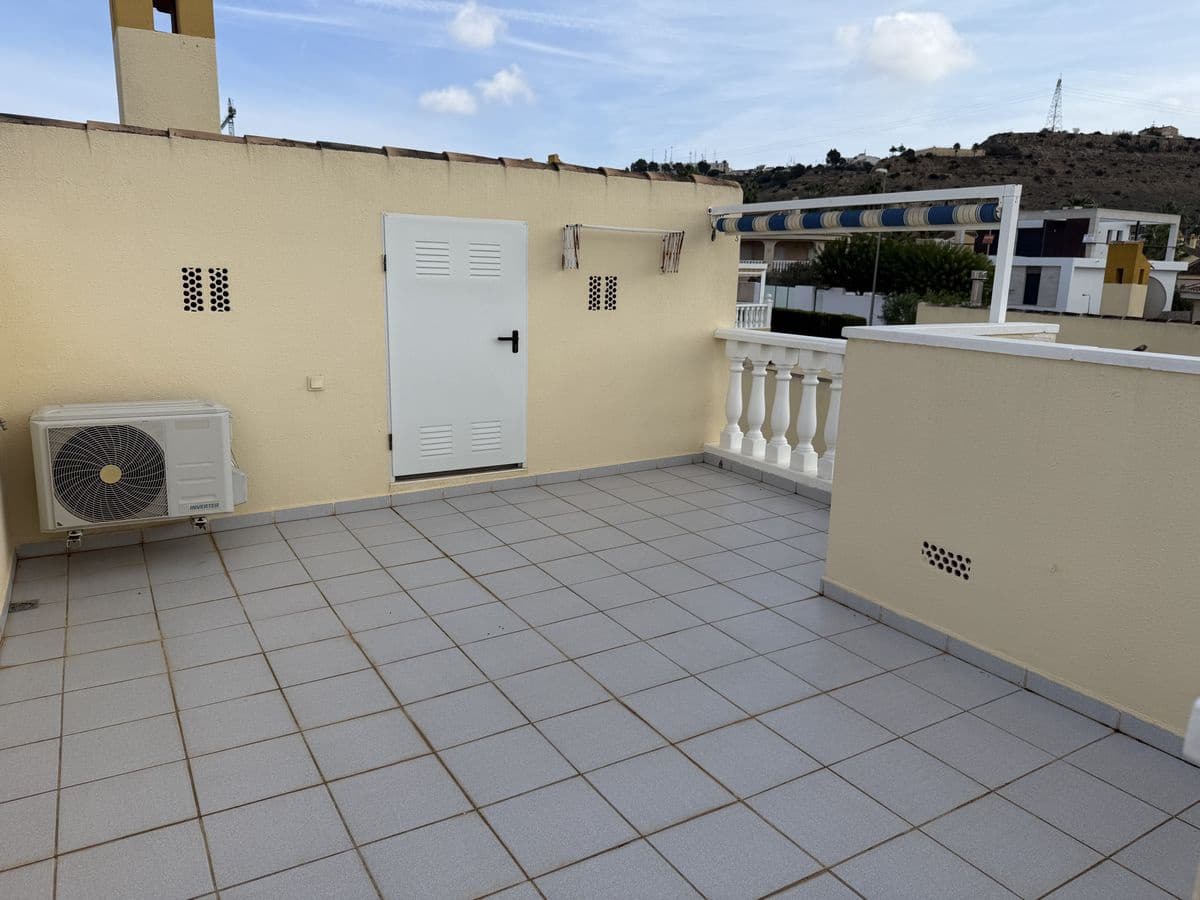 3 soverom Kjedet enebolig til salgs i Benimar med svømmebasseng garasje - € 235 000 (Ref: 9319723)