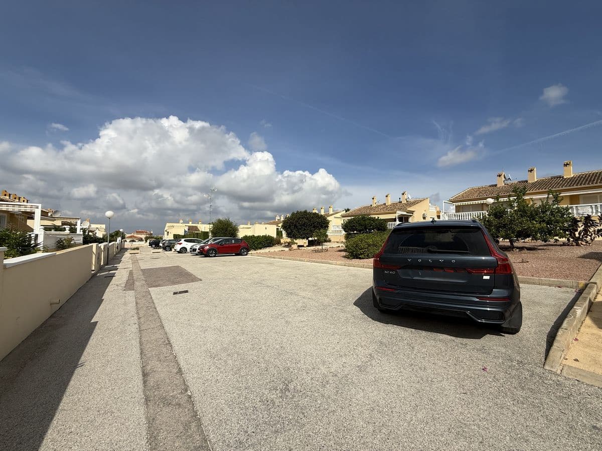 3 soverom Kjedet enebolig til salgs i Benimar med svømmebasseng garasje - € 235 000 (Ref: 9319723)