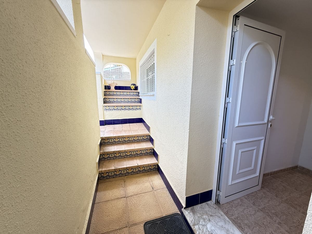 3 soverom Kjedet enebolig til salgs i Benimar med svømmebasseng garasje - € 235 000 (Ref: 9319723)