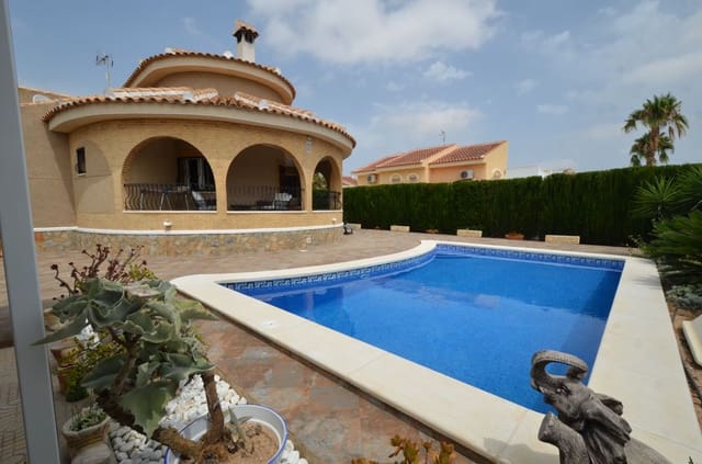 3 slaapkamer Villa te koop in Benijófar met zwembad - € 355.000 (Ref: 9548986)