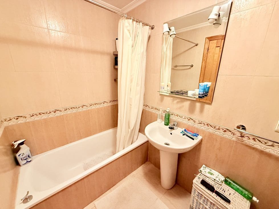 2 soveværelse Lejlighed til salg i Los Montesinos med swimmingpool garage - € 129.950 (Ref: 9685245)