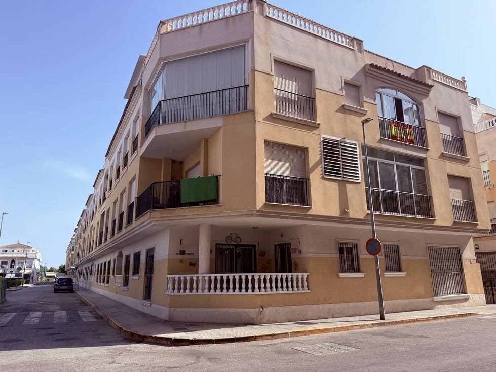 2 bedroom Apartment for sale in Formentera del Segura with pool garage - € 115,000 (Ref: 9965712)