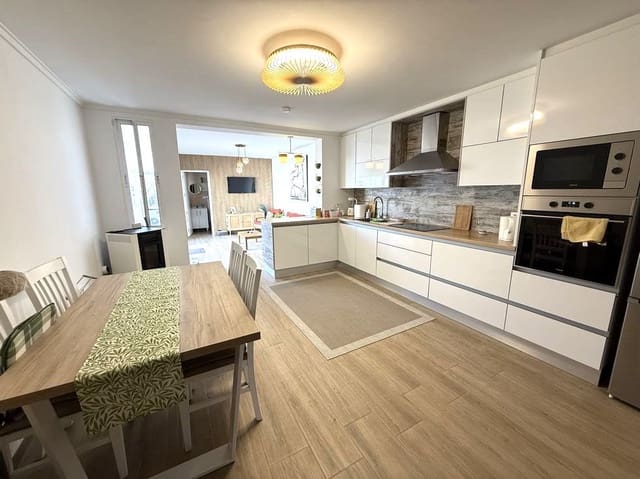 Casa de 3 habitaciones en Benijófar en venta con garaje - 265.000 € (Ref: 9983778)