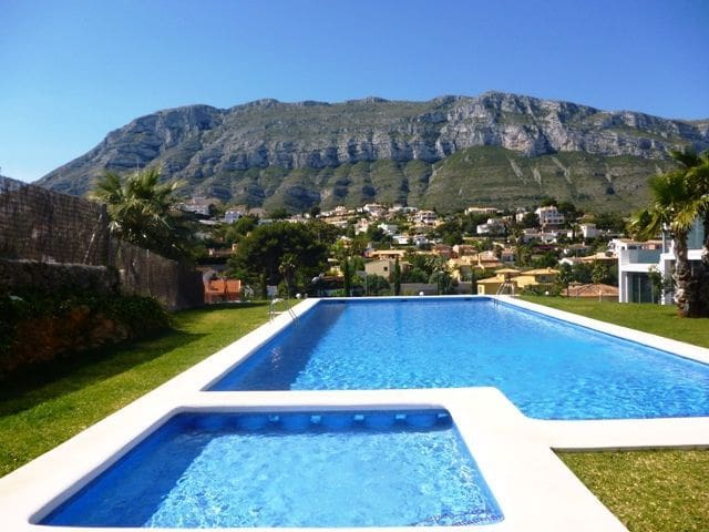 4 bedroom Semi-detached Villa for sale in El Montgó, Dénia with pool garage - € 575,000 (Ref: 9200297)