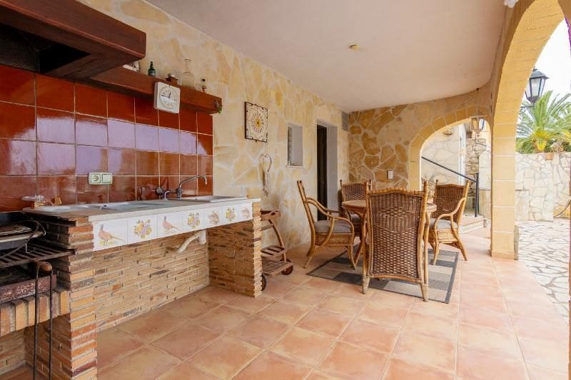 4 slaapkamer Villa te koop in Denia met zwembad garage - € 595.000 (Ref: 9212554)