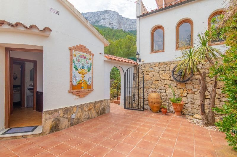 4 slaapkamer Villa te koop in Denia met zwembad garage - € 595.000 (Ref: 9212554)