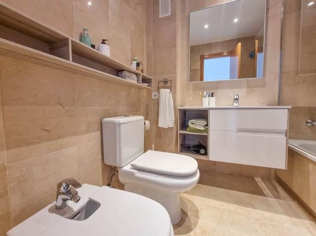 2 quarto Apartamento para arrendar em Benalmádena com piscina garagem - 1 300 € (Ref: 10048537)