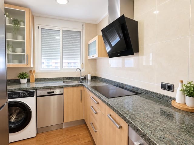 2 Zimmer Wohnung zu vermieten in Benalmadena Costa, Benalmádena mit Pool Garage - 1.200 € (Ref: 10138989)