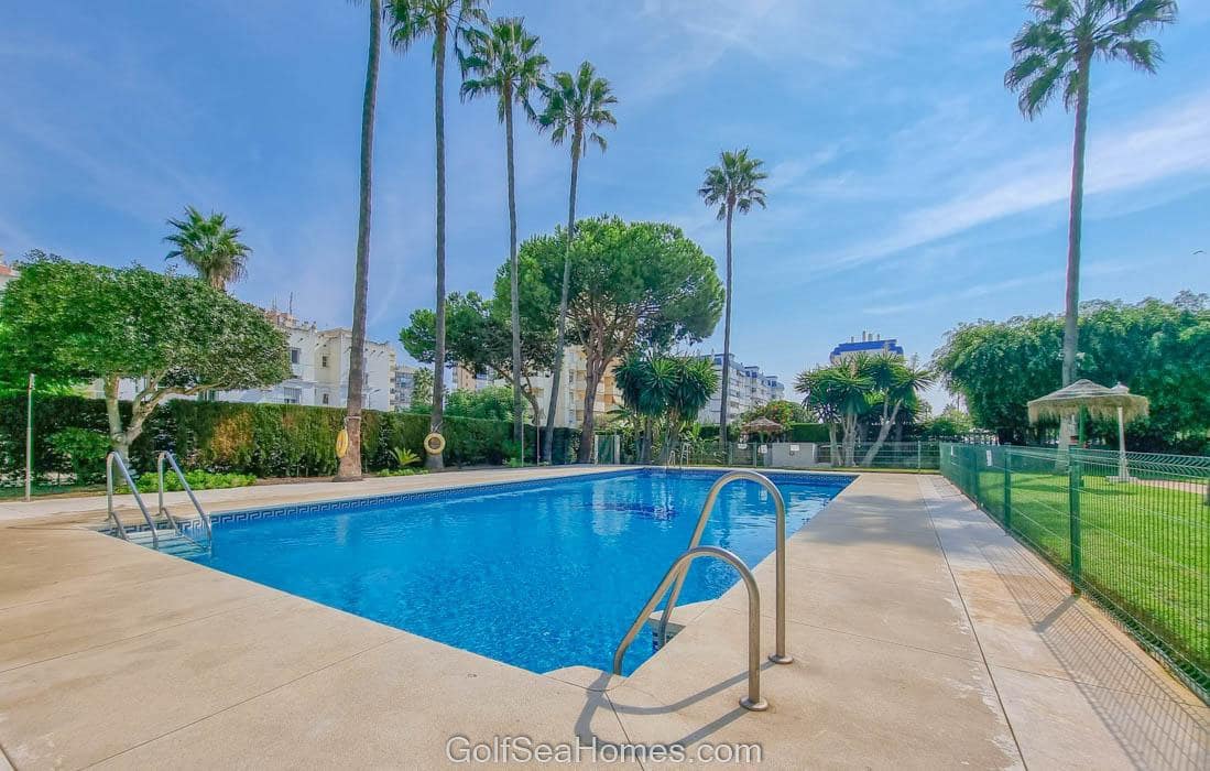 2 Zimmer Wohnung zu vermieten in Benalmadena Costa mit Pool Garage - 950 € (Ref: 6680804)