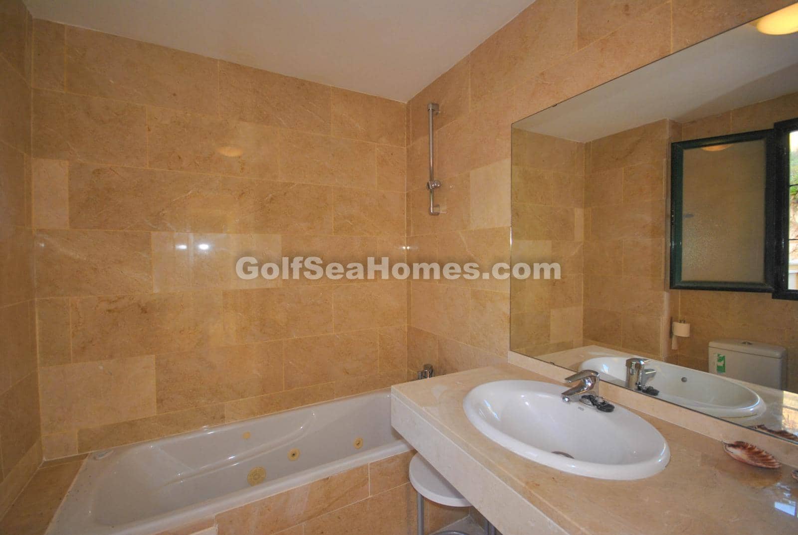 2 bedroom Flat for rent in Torrequebrada with pool garage - € 1,250 (Ref: 7844090)