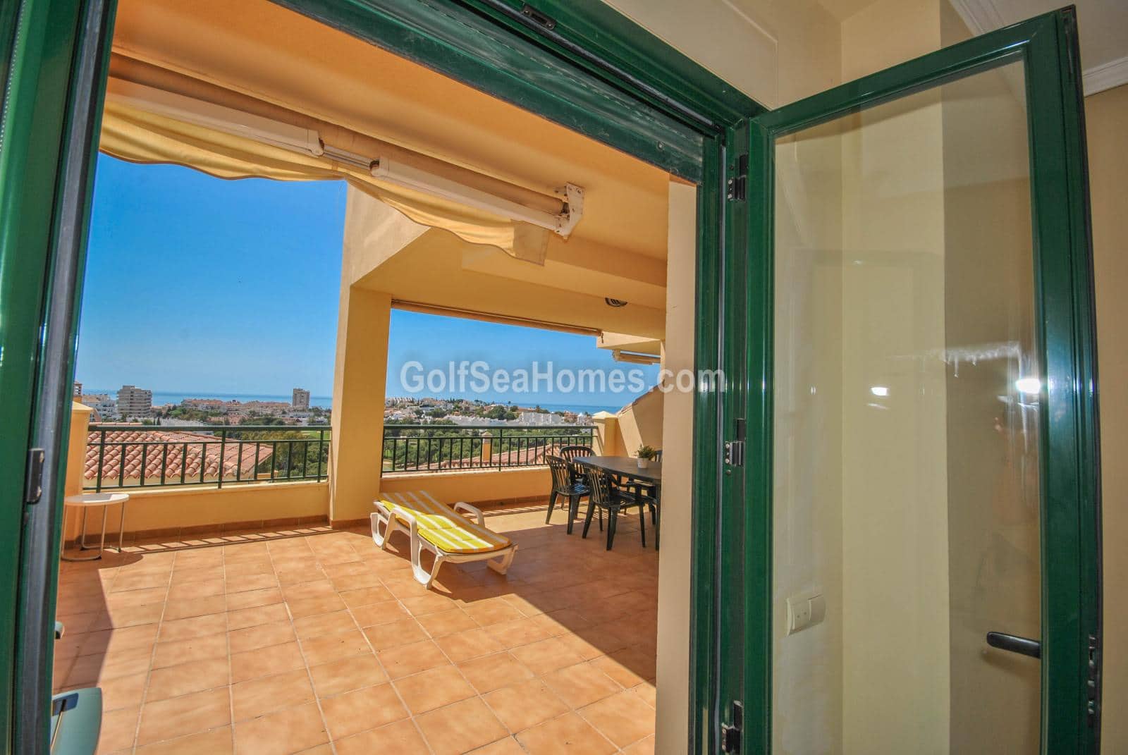 2 bedroom Flat for rent in Torrequebrada with pool garage - € 1,250 (Ref: 7844090)