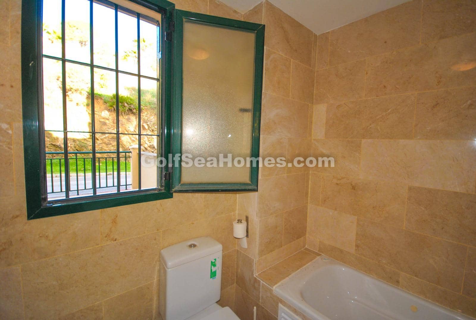 2 bedroom Flat for rent in Torrequebrada with pool garage - € 1,250 (Ref: 7844090)