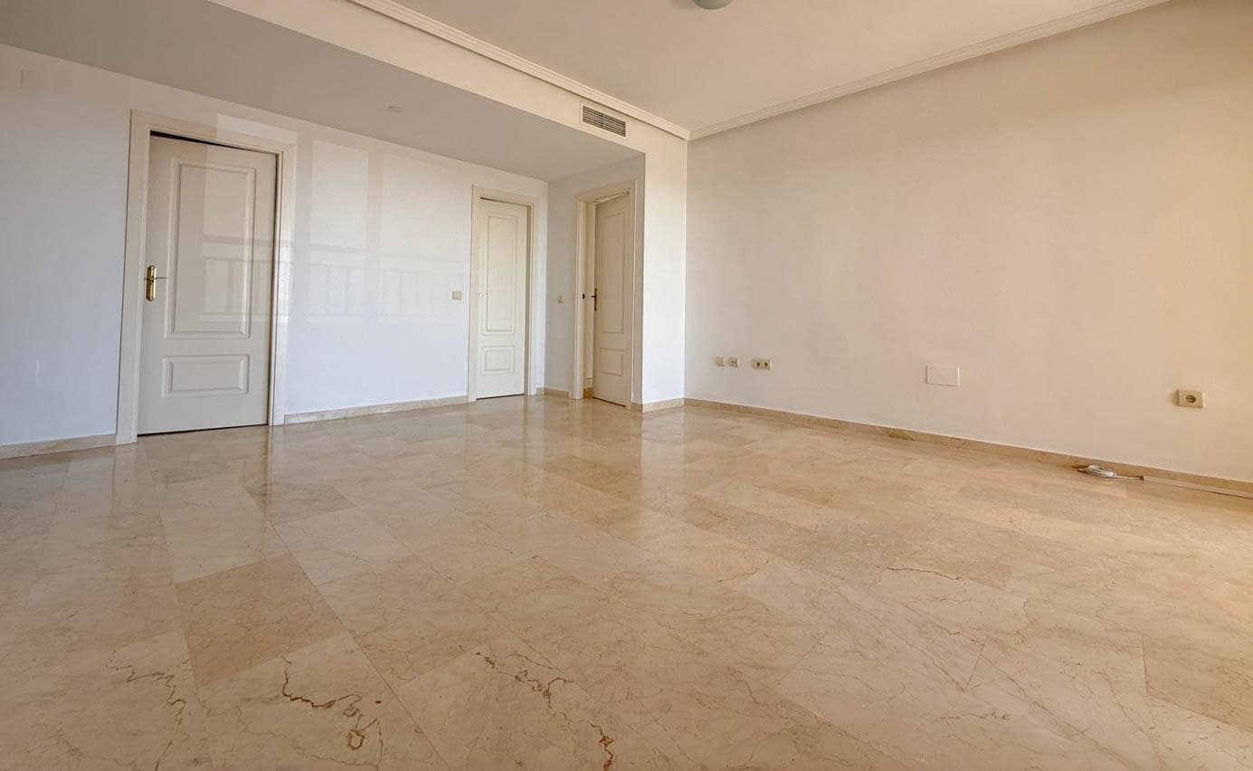 2 bedroom Flat for rent in Torrequebrada with pool garage - € 1,250 (Ref: 7844090)