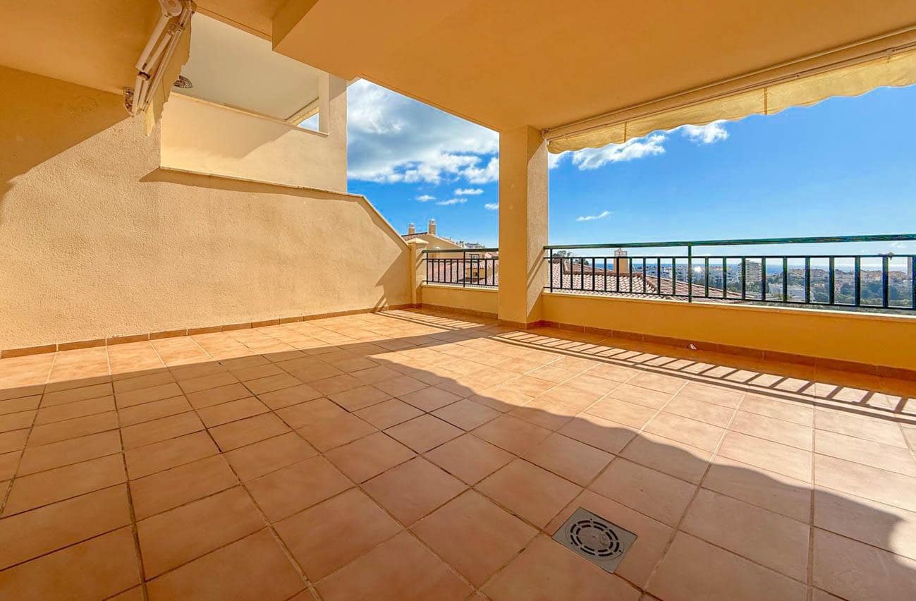 2 bedroom Flat for rent in Torrequebrada with pool garage - € 1,250 (Ref: 7844090)