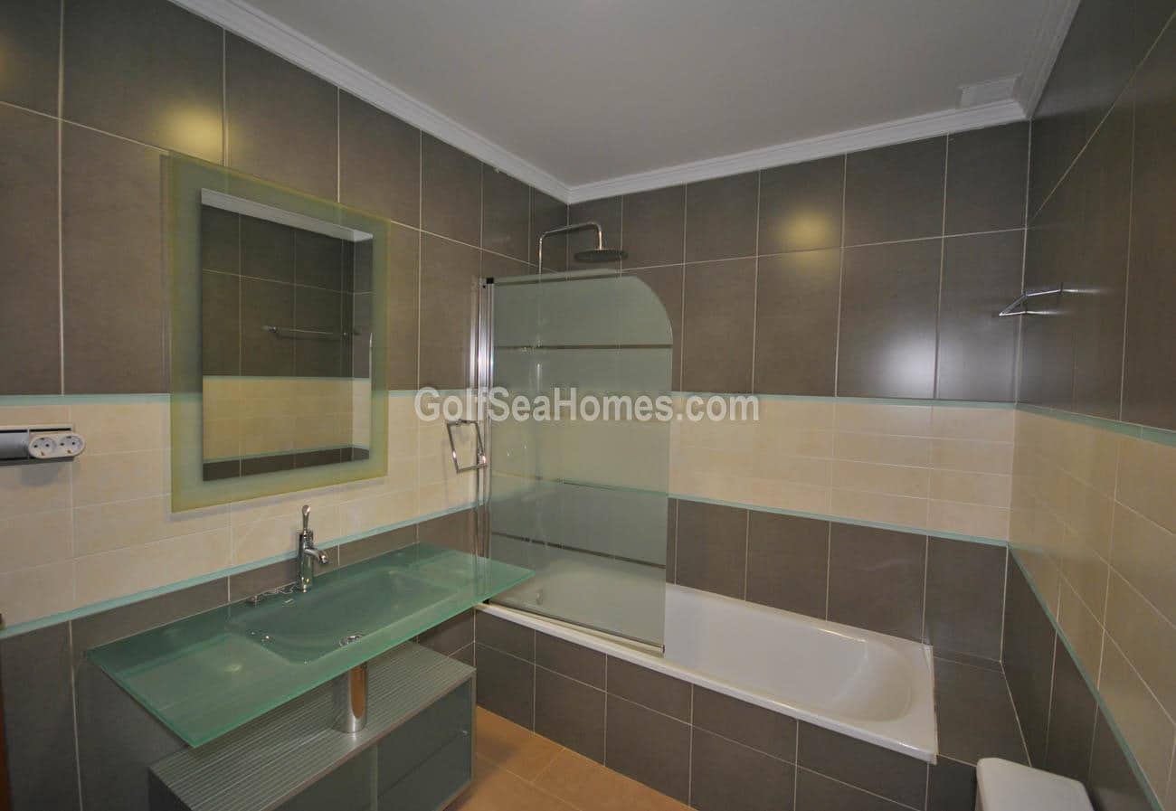 Chalet de 4 habitaciones en Torremolinos en venta con piscina garaje - 850.000 € (Ref: 8132898)