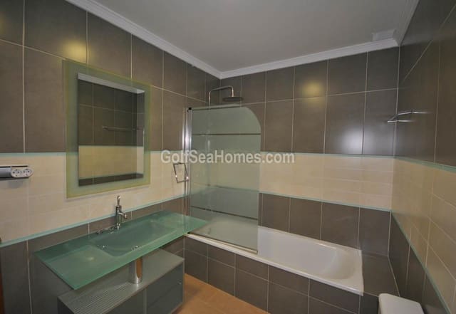 Chalet de 4 habitaciones en Torremolinos en venta con piscina garaje - 850.000 € (Ref: 8132898)