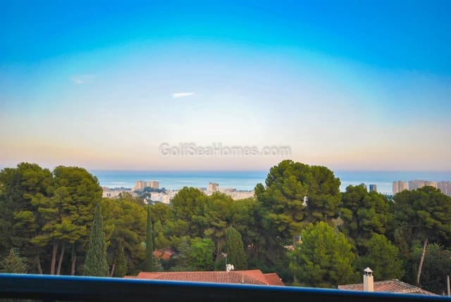 Chalet de 4 habitaciones en Torremolinos en venta con piscina garaje - 850.000 € (Ref: 8132898)