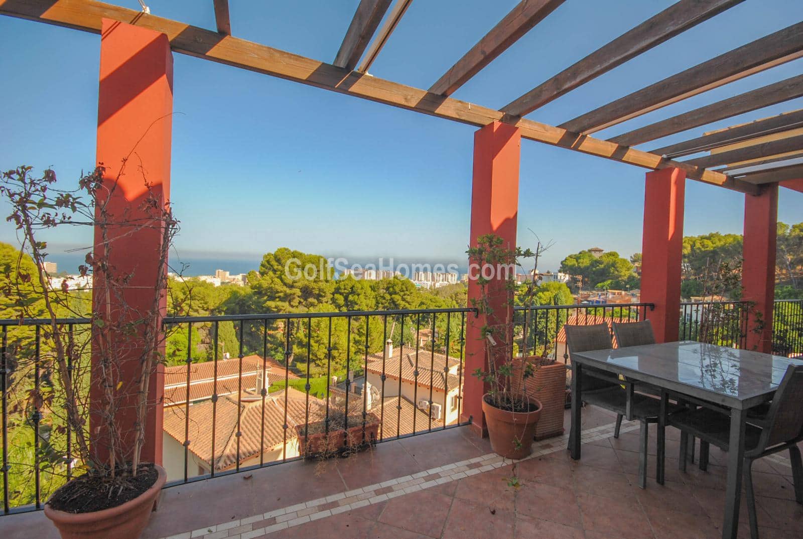 Chalet de 4 habitaciones en Torremolinos en venta con piscina garaje - 850.000 € (Ref: 8132898)