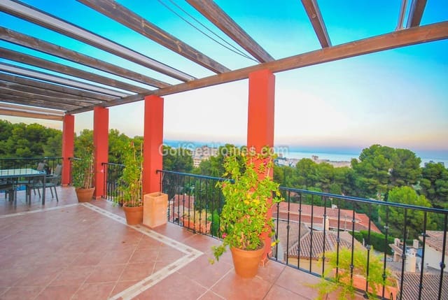 Chalet de 4 habitaciones en Torremolinos en venta con piscina garaje - 850.000 € (Ref: 8132898)