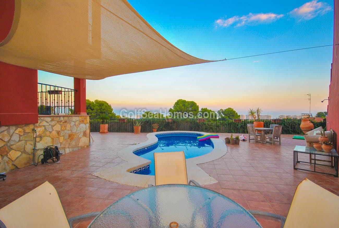 Chalet de 4 habitaciones en Torremolinos en venta con piscina garaje - 850.000 € (Ref: 8132898)