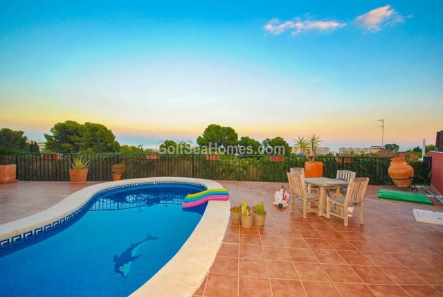 Chalet de 4 habitaciones en Torremolinos en venta con piscina garaje - 850.000 € (Ref: 8132898)