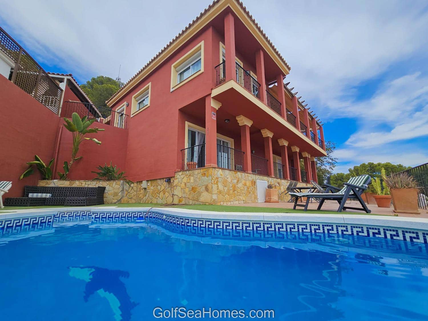 Chalet de 4 habitaciones en Torremolinos en venta con piscina garaje - 850.000 € (Ref: 8132898)