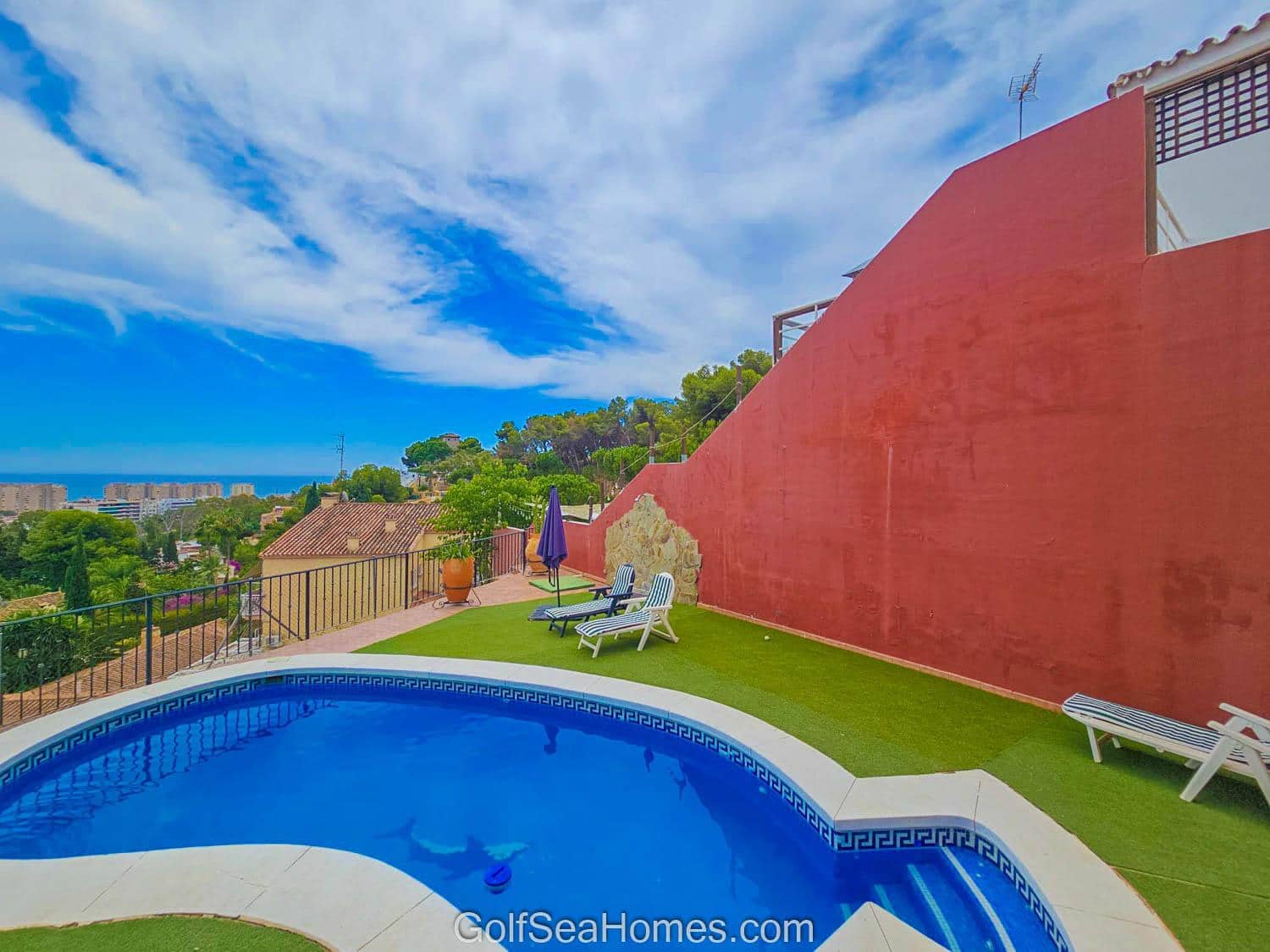 Chalet de 4 habitaciones en Torremolinos en venta con piscina garaje - 850.000 € (Ref: 8132898)
