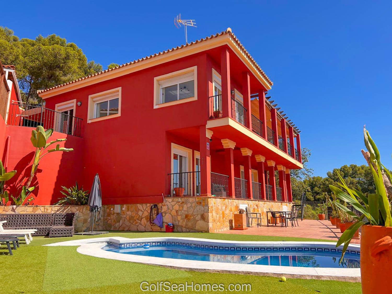 Chalet de 4 habitaciones en Torremolinos en venta con piscina garaje - 850.000 € (Ref: 8132898)