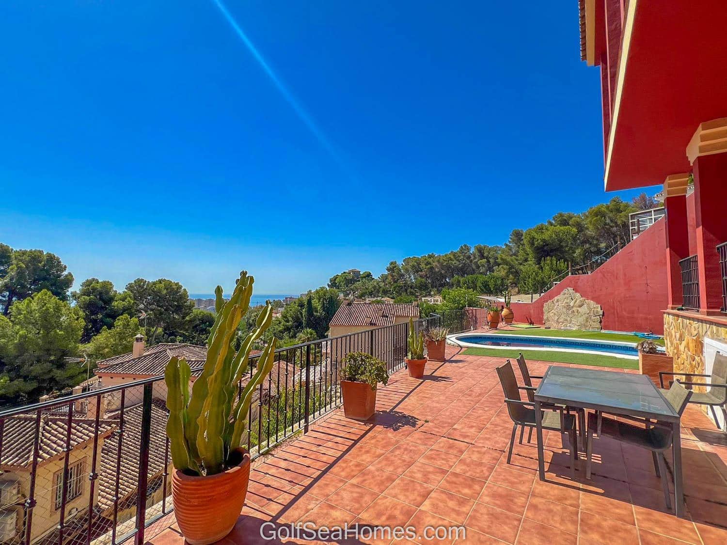 Chalet de 4 habitaciones en Torremolinos en venta con piscina garaje - 850.000 € (Ref: 8132898)