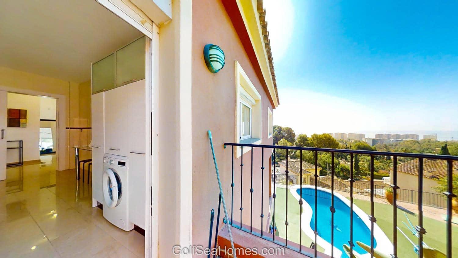 Chalet de 4 habitaciones en Torremolinos en venta con piscina garaje - 850.000 € (Ref: 8132898)