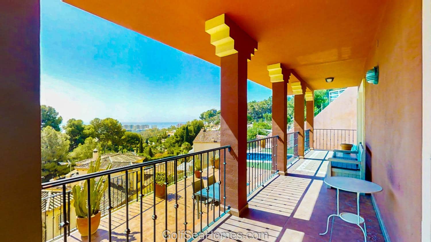 Chalet de 4 habitaciones en Torremolinos en venta con piscina garaje - 850.000 € (Ref: 8132898)