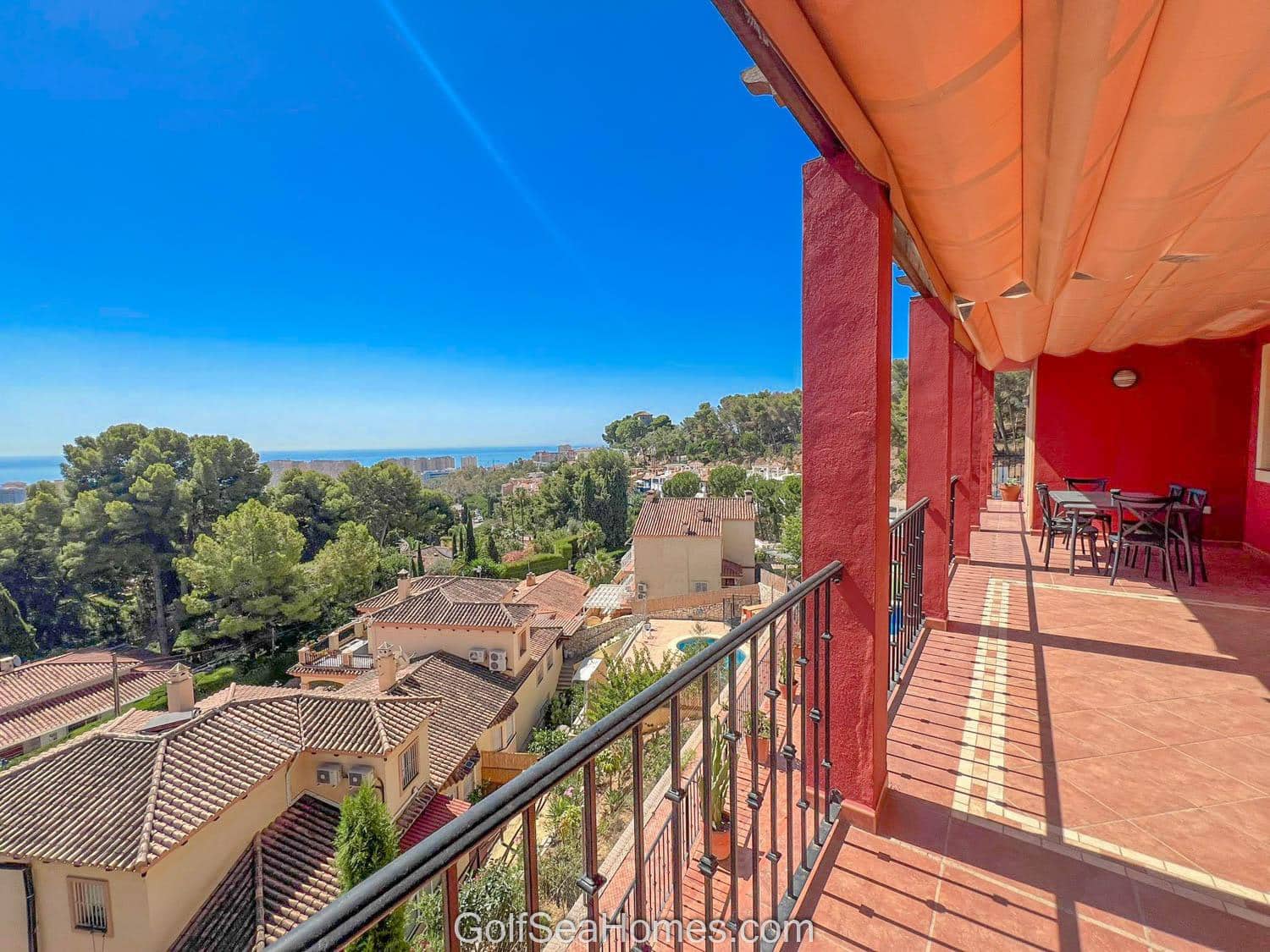 Chalet de 4 habitaciones en Torremolinos en venta con piscina garaje - 850.000 € (Ref: 8132898)