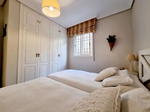 1 soveværelse Lejlighed til leje i El Higuerón, Fuengirola med garage - € 775 (Ref: 9058293)