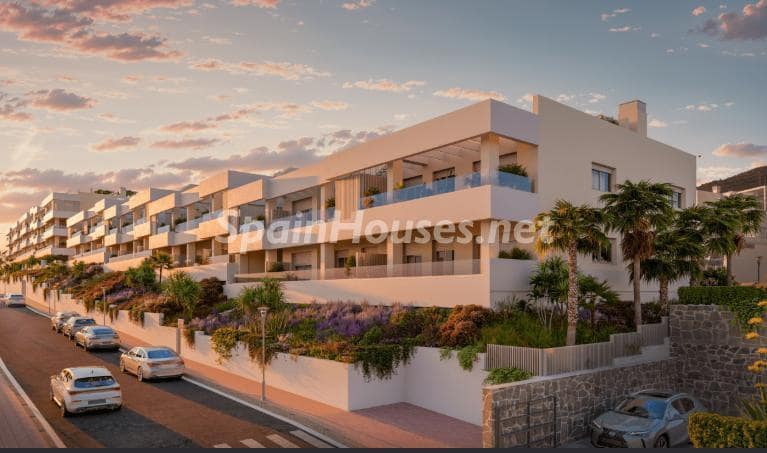 2 bedroom Flat for sale in Benalmadena with pool garage - € 296,300 (Ref: 9066984)
