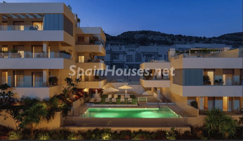 2 bedroom Flat for sale in Benalmadena with pool garage - € 296,300 (Ref: 9066984)