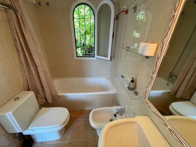 2 slaapkamer Appartement te huur in Benalmádena met zwembad garage - € 1.350 (Ref: 9254526)