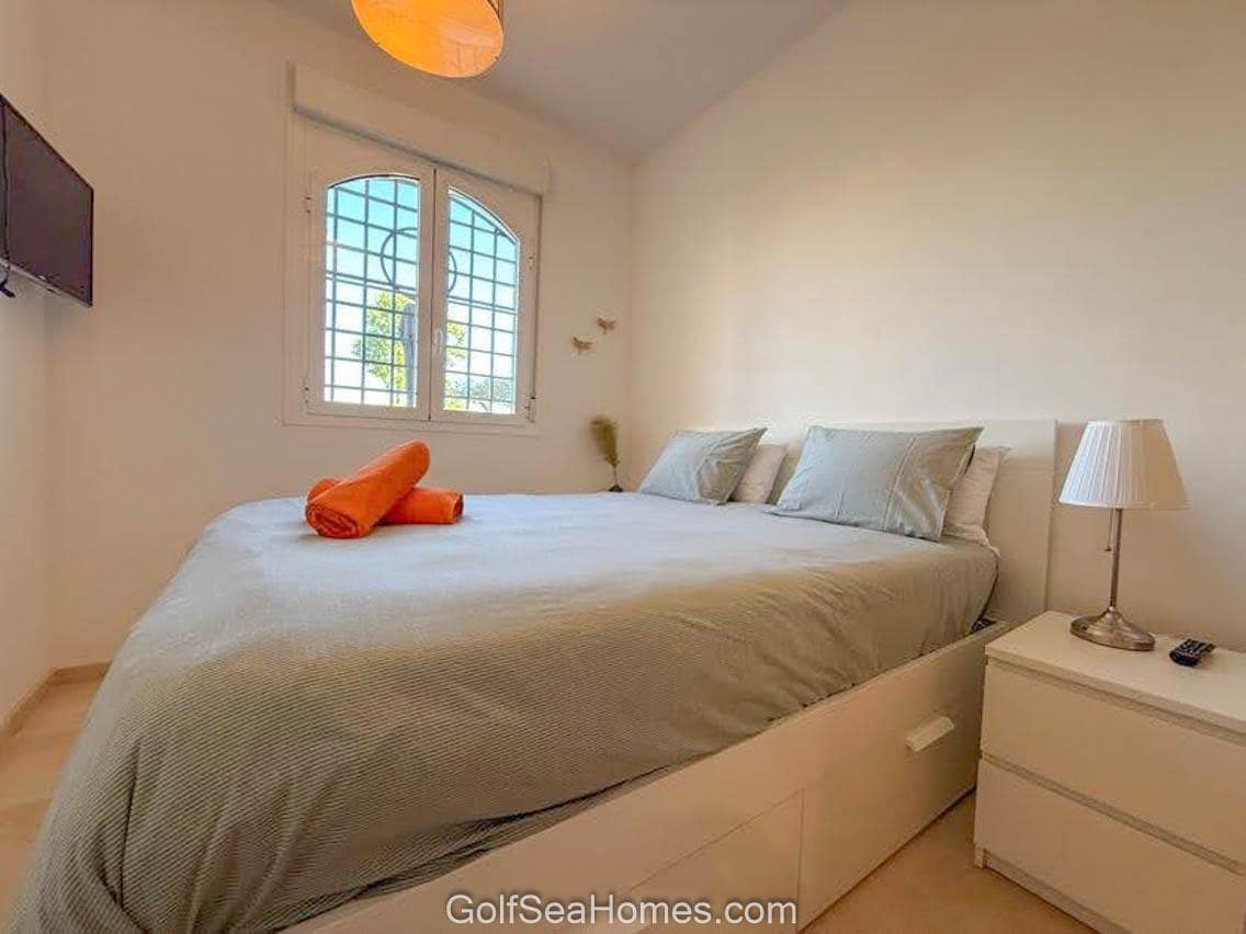 2 makuuhuone Asunto myytävänä paikassa Torrequebrada mukana uima-altaan 
autotalli - 379 000 € (Ref: 9283516)