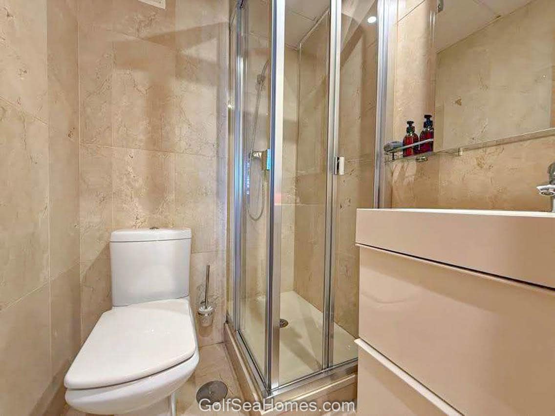 2 makuuhuone Asunto myytävänä paikassa Torrequebrada mukana uima-altaan 
autotalli - 379 000 € (Ref: 9283516)