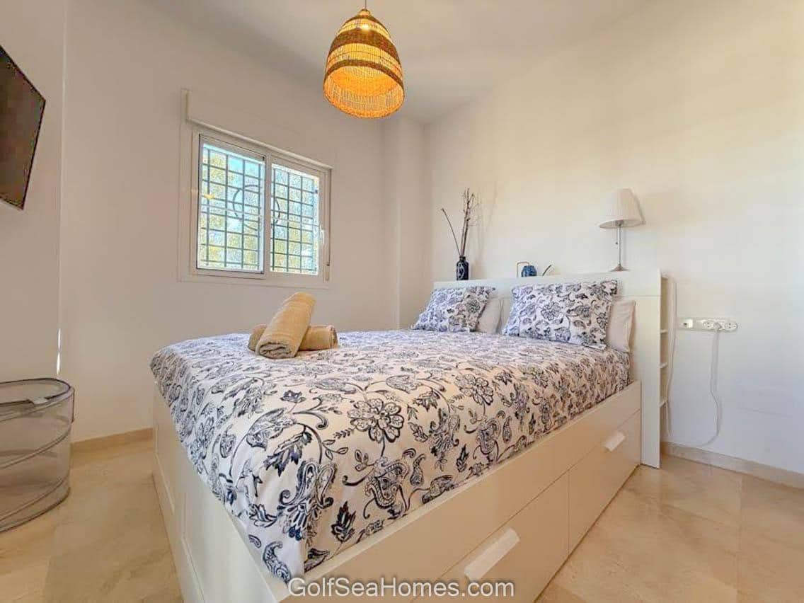 2 makuuhuone Asunto myytävänä paikassa Torrequebrada mukana uima-altaan 
autotalli - 379 000 € (Ref: 9283516)