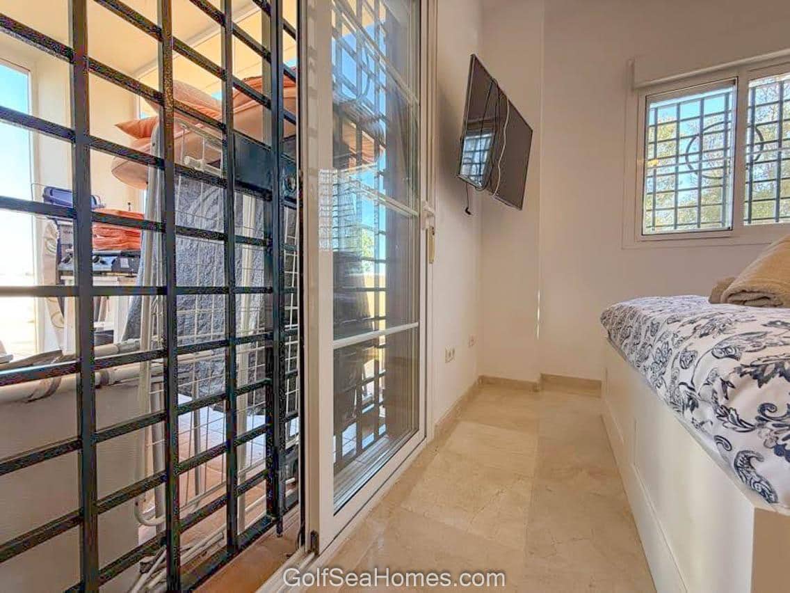 2 makuuhuone Asunto myytävänä paikassa Torrequebrada mukana uima-altaan 
autotalli - 379 000 € (Ref: 9283516)