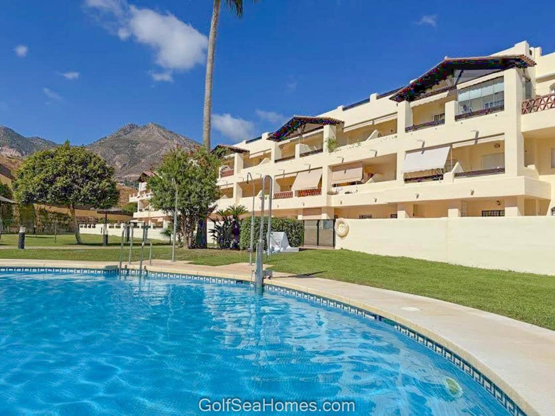 2 makuuhuone Asunto myytävänä paikassa Torrequebrada mukana uima-altaan 
autotalli - 379 000 € (Ref: 9283516)