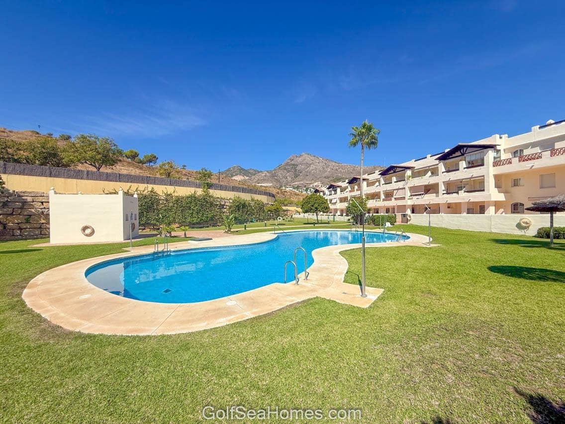 2 makuuhuone Asunto myytävänä paikassa Torrequebrada mukana uima-altaan 
autotalli - 379 000 € (Ref: 9283516)