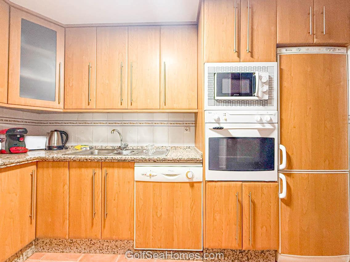 2 slaapkamer Flat te huur in Marbella met zwembad garage - € 1.600 (Ref: 9306413)