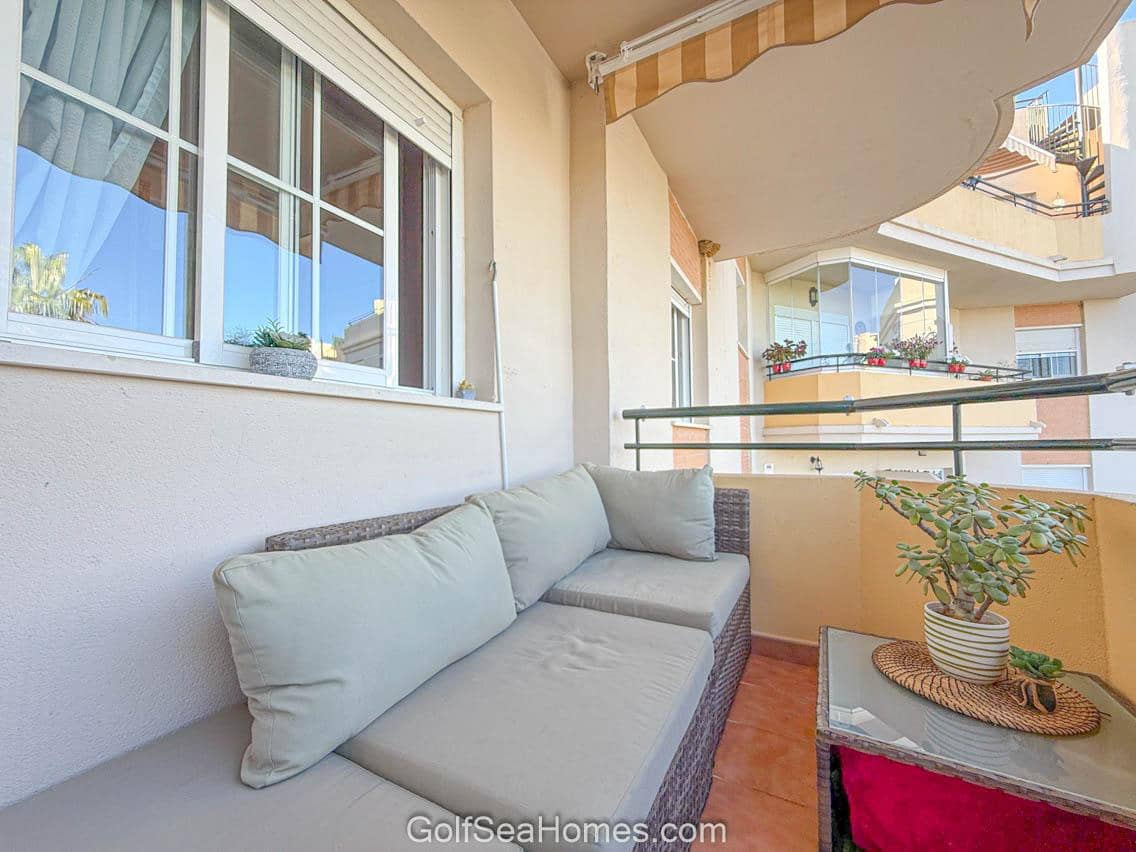 3 bedroom Flat for rent in Malaga city with pool garage - € 1,400 (Ref: 9374835)