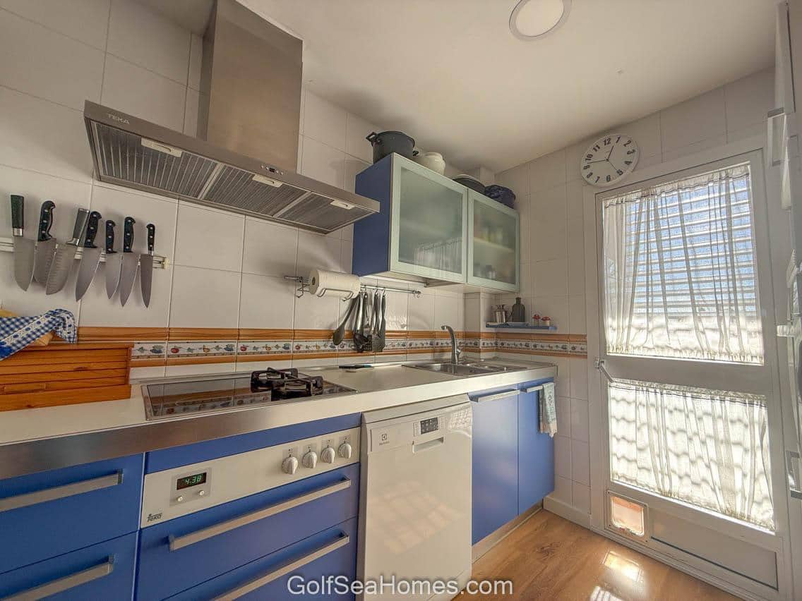 3 bedroom Flat for rent in Malaga city with pool garage - € 1,400 (Ref: 9374835)