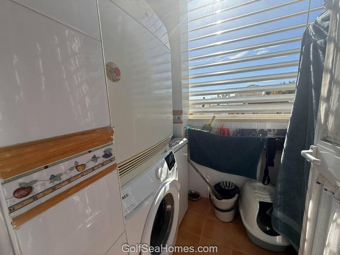 3 bedroom Flat for rent in Malaga city with pool garage - € 1,400 (Ref: 9374835)