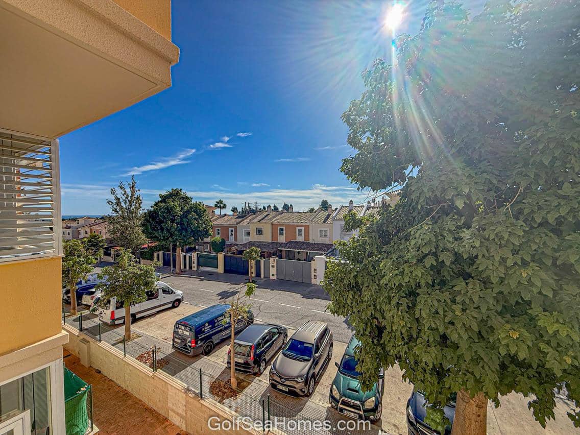 3 bedroom Flat for rent in Malaga city with pool garage - € 1,400 (Ref: 9374835)